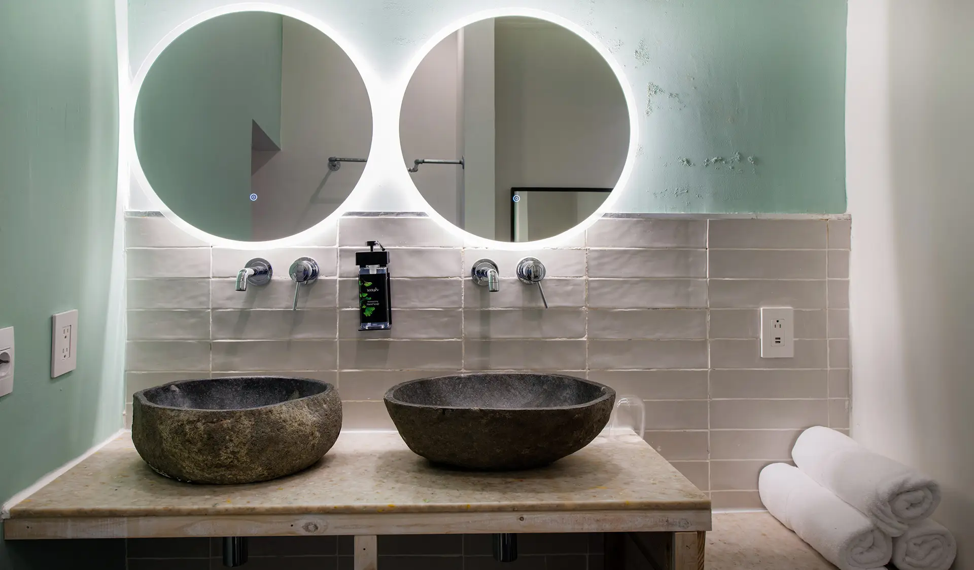 wynwood curacao coastal king room bathroom