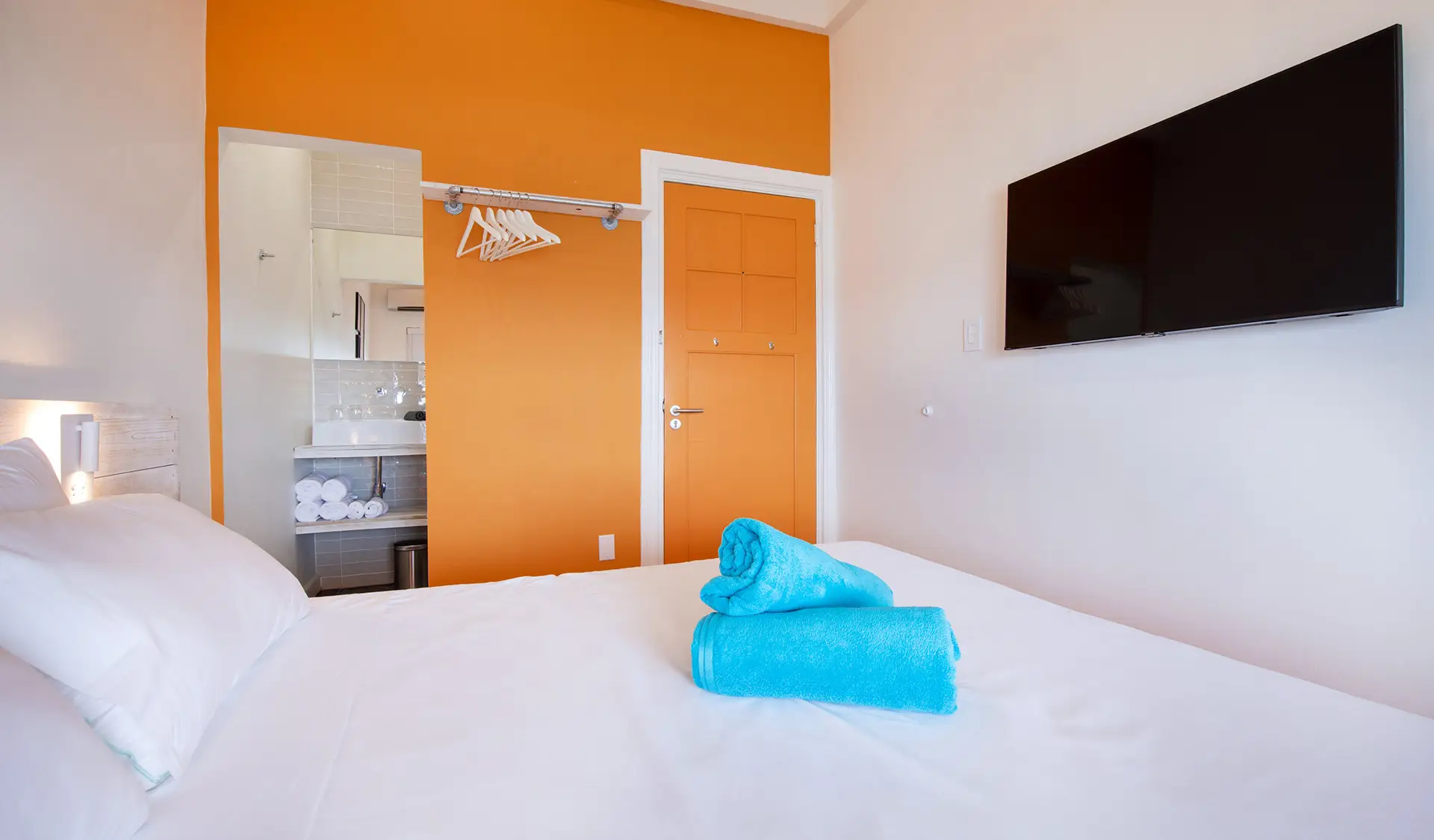 wynwood curacao sea view queen room bedroom 2